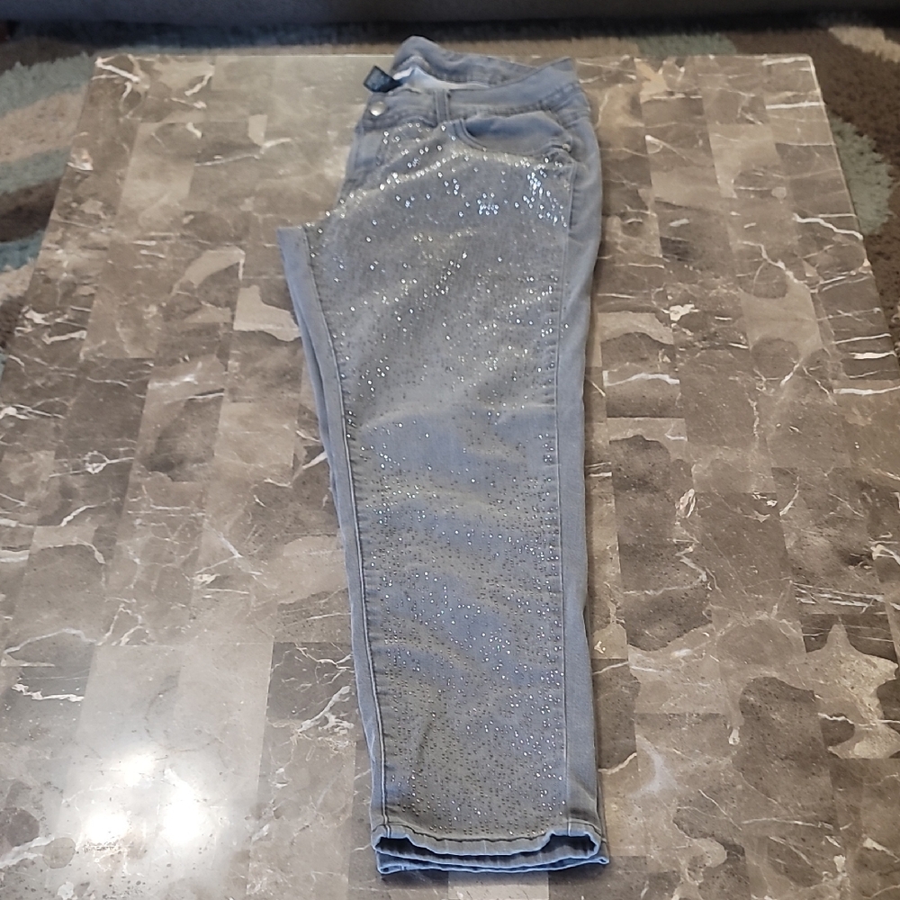 Stylish Light Blue Skinny Jeans with Sparkle Accents